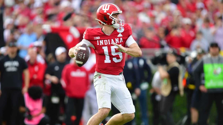 NFL executive wants to see Indiana’s Fernando Mendoza with Raiders