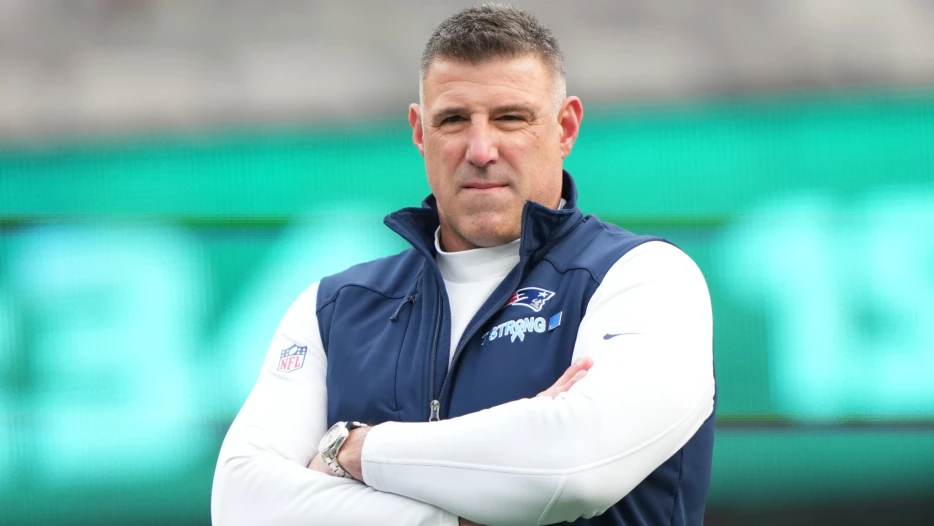 Reporters Criticized For Asking Mike Vrabel ‘Softball’ Questions About Stefon Diggs and Christian Barmore