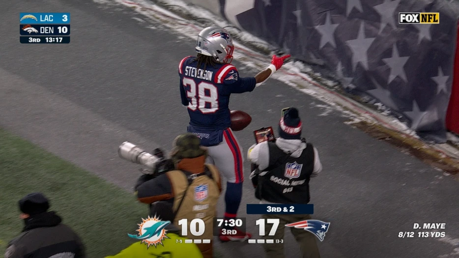 Drake Maye finds Rhamondre Stevenson for a 15-yard TD to extend Patriots' lead over Dolphins | NFL Highlights