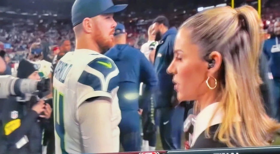Fans Are Accusing Seahawks QB Sam Darnold Of Completely Disrespecting ESPN’s Laura Rutledge, Just a Few Weeks After Justin Herbert Did The Same Thing [VIDEO]