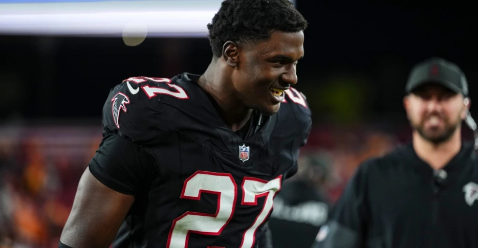 James Pearce Jr sets multiple Falcons franchise sack records