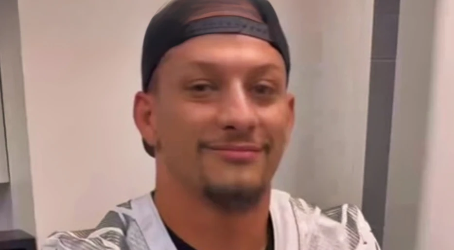 Patrick Mahomes Put Through Embarrassing Ordeal After Getting Suckered By Chiefs Rookie, And The Look On His Face Says It All [VIDEO]