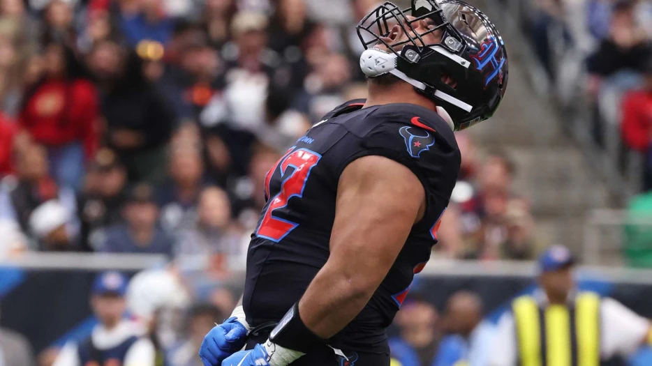 Texans end historic season with wild big-man TD