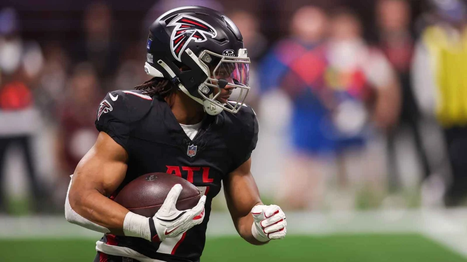 Falcons’ Tyler Allgeier pleads for Bijan Robinson to win MVP