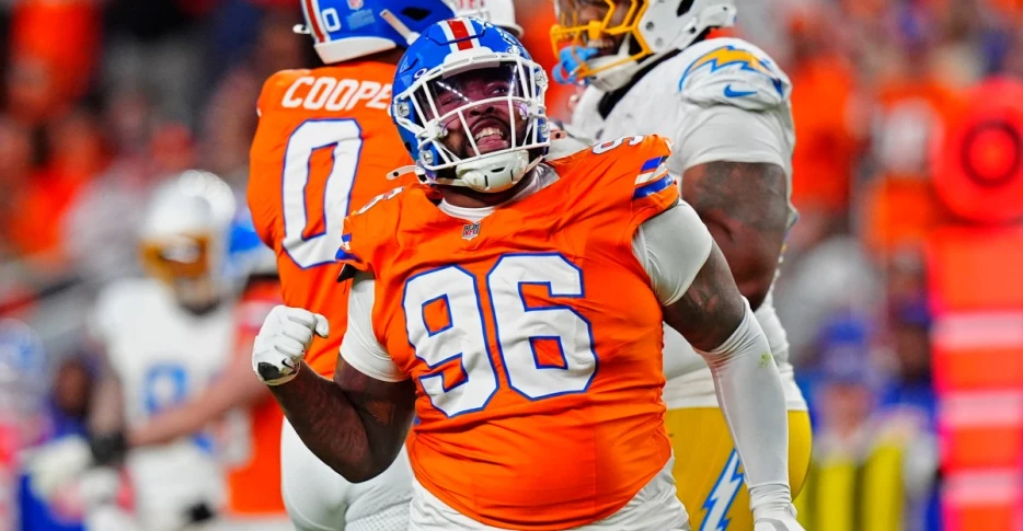 Instant reaction: Broncos defeat Chargers to earn top seed in AFC