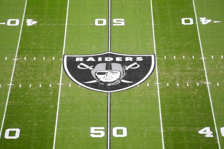 Las Vegas Raiders give fans something to cheer while maintaining No. 1 pick against Kansas City Chiefs