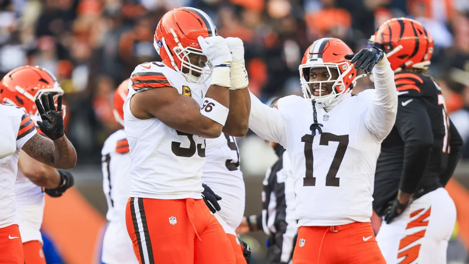 Michael Strahan jokes about still owning record after Myles Garrett’s historic sack