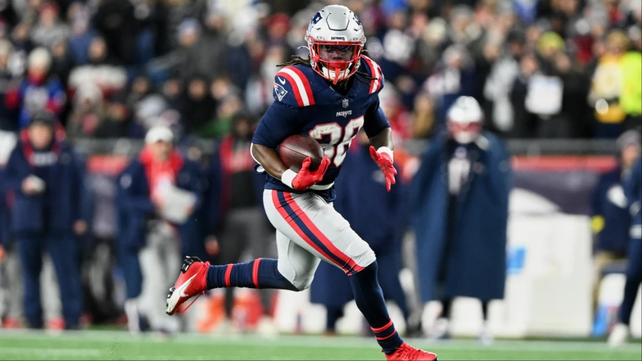 Mike Vrabel Credits Patriots’ Rhamondre Stevenson’s ‘Confidence’ Heading Into Playoffs