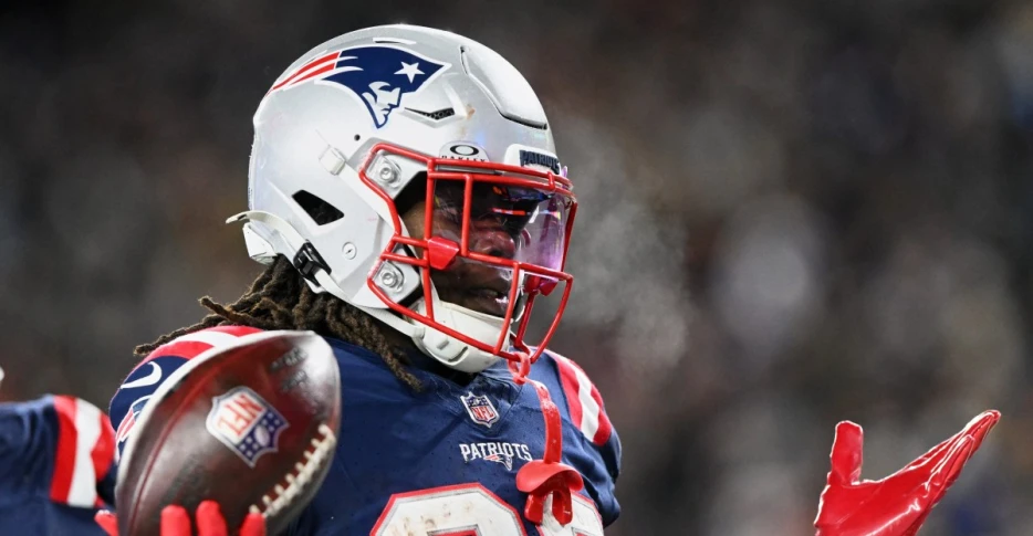 Rhamondre Stevenson continues late-season surge against Dolphins