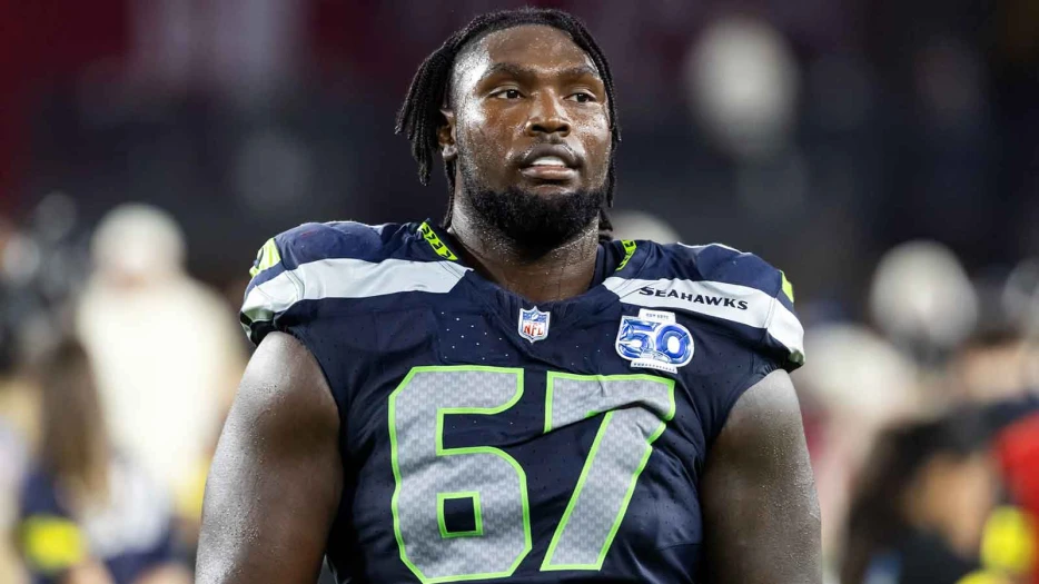 Seahawks OT Charles Cross gets $104 million extension after securing No. 1 seed