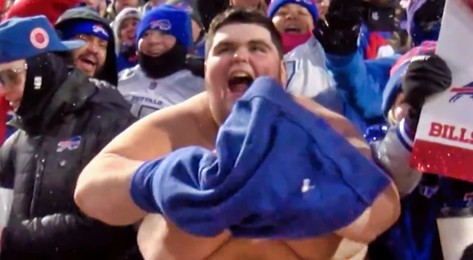 Shirtless Buffalo Bills Fan Gives The Perfect Send-Off For Highmark Stadium [VIDEO]