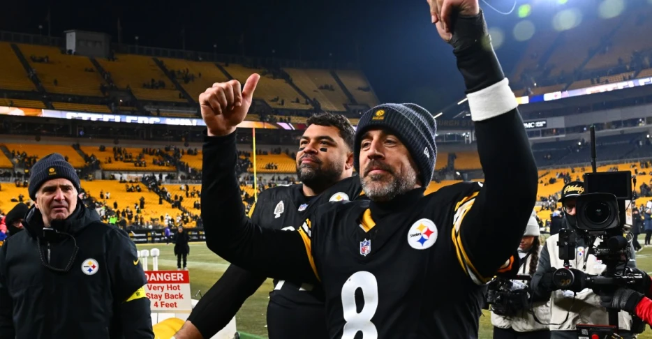 Steelers survive wild fourth quarter, clinch AFC North
