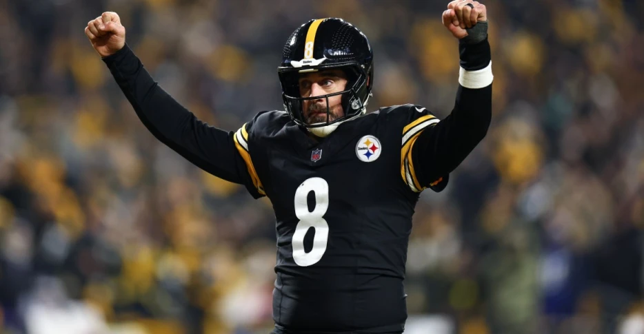 Aaron Rodgers gets emotional discussing AFC North championship