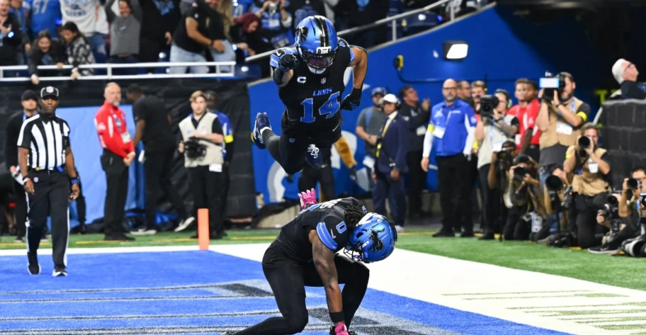 Lions News: Local bakery makes another AWESOME life-sized Lions cake