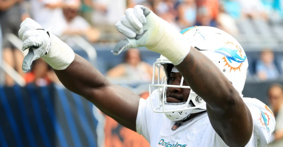 Miami Dolphins sign six players to reserve/futures contracts