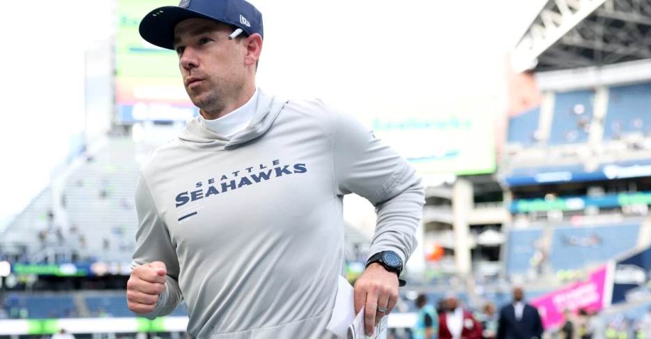 3 more teams request head coach interview with Seahawks OC Klint Kubiak