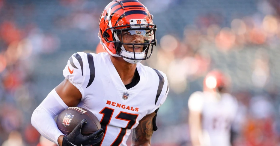 Patriots host two wide receivers for workouts heading into postseason