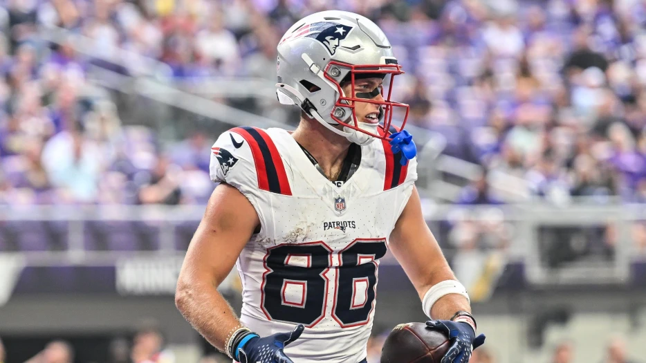 Patriots Recruiting Wide Receiver Help Before Playoffs, Free-Agent Tryouts