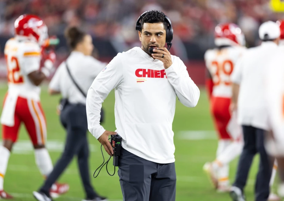 Chiefs Moving On From WR Coach Connor Embree