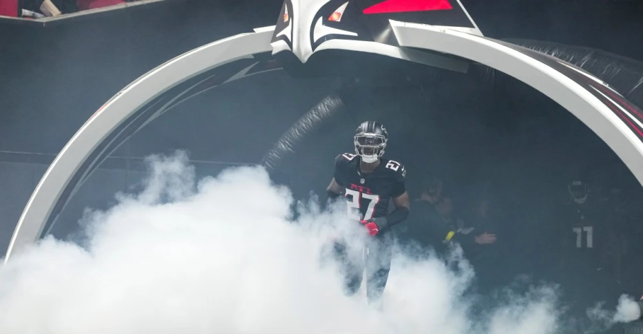 James Pearce Jr. wins NFC Defensive Rookie of the Month Award