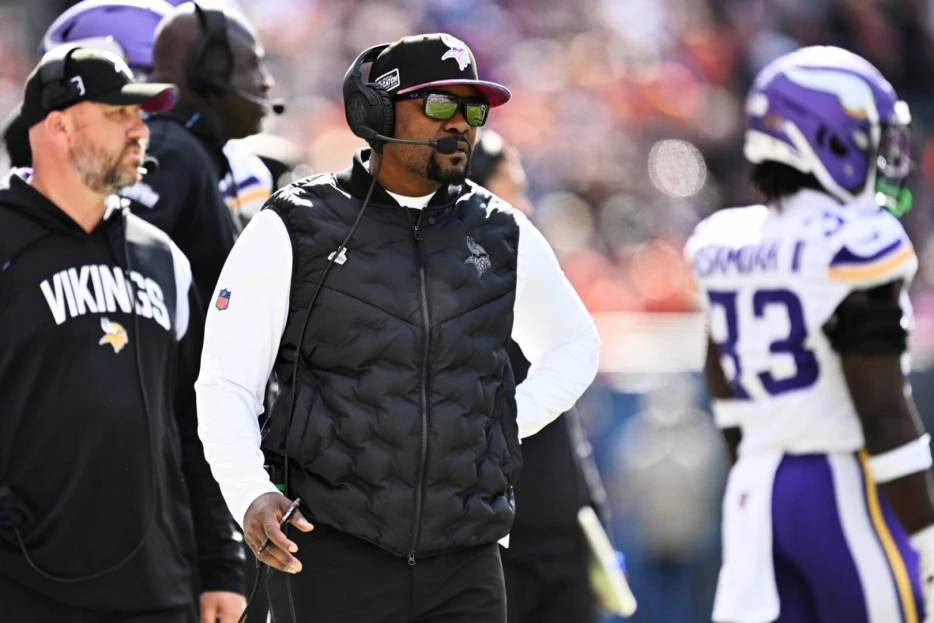 Ravens Plan To Interview Vikings DC Brian Flores