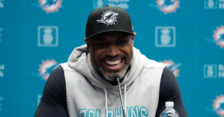 Ravens request interview with Dolphins DC Anthony Weaver