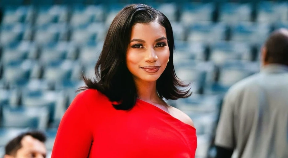 Taylor Rooks Shocks Everyone Revealing the Two Football Superstars She Babysat Before Skyrocketing to Sports Media Fame