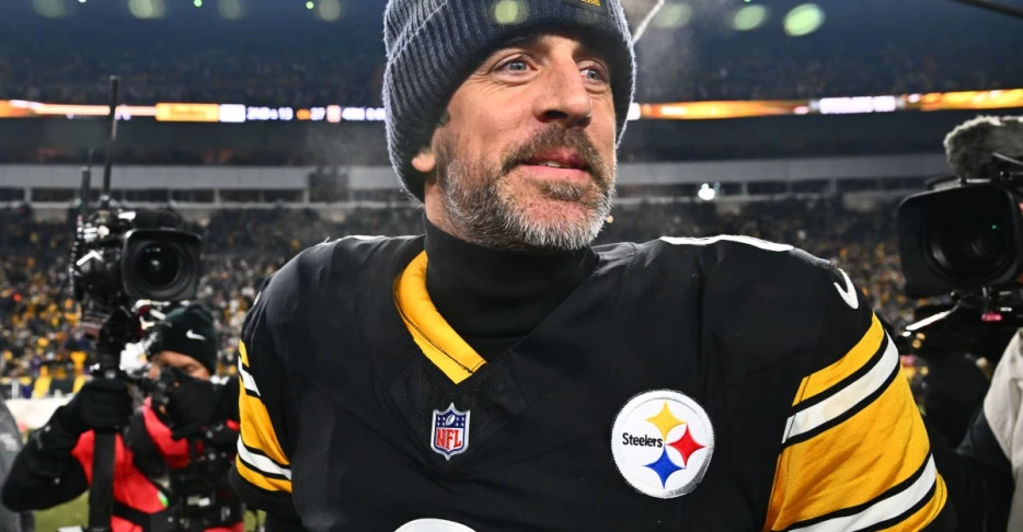 Aaron Rodgers takes jab at Jets