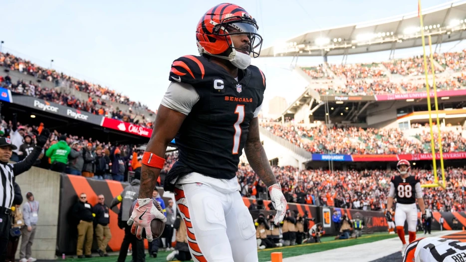 Ja’Marr Chase Desperately Offered Up Bengals Season Tix In Exchange For Being Revived In A Video Game On Live Stream
