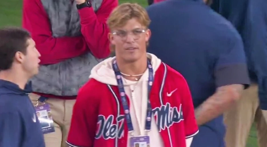 Lip Readers Uncovered Jaxson Dart Naming The New York Giants’ Next Head Coach While Chatting On The Sideline During Ole Miss-Miami Fiesta Bowl [VIDEO]