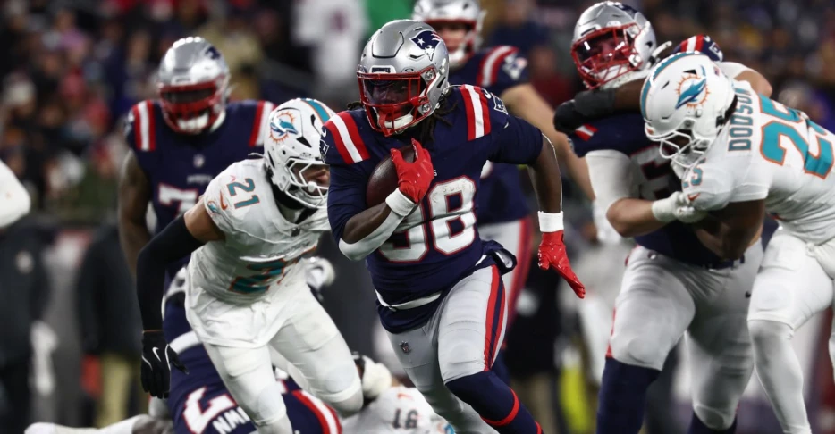 Rhamondre Stevenson pushes through adversity to deliver for Patriots