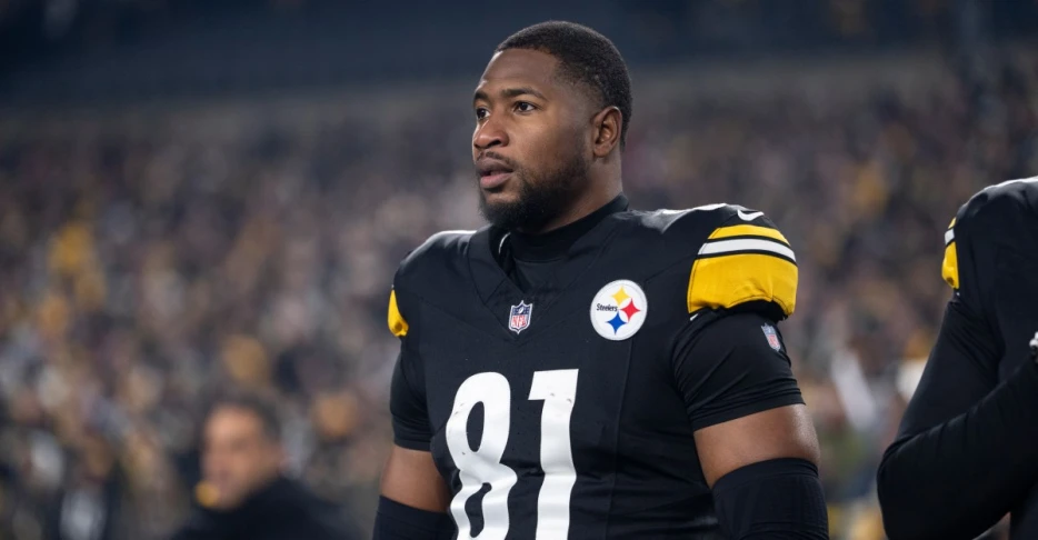 Steelers-Texans injury report: Jonnu Smith limited Friday