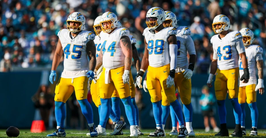 Why Chargers defense will be a challenge for Patriots in NFL playoffs