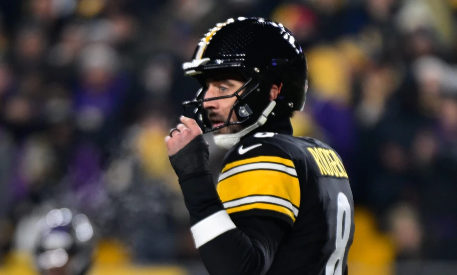 Aaron Rodgers Cashed In with Huge Bonus, Even More on Line This Week