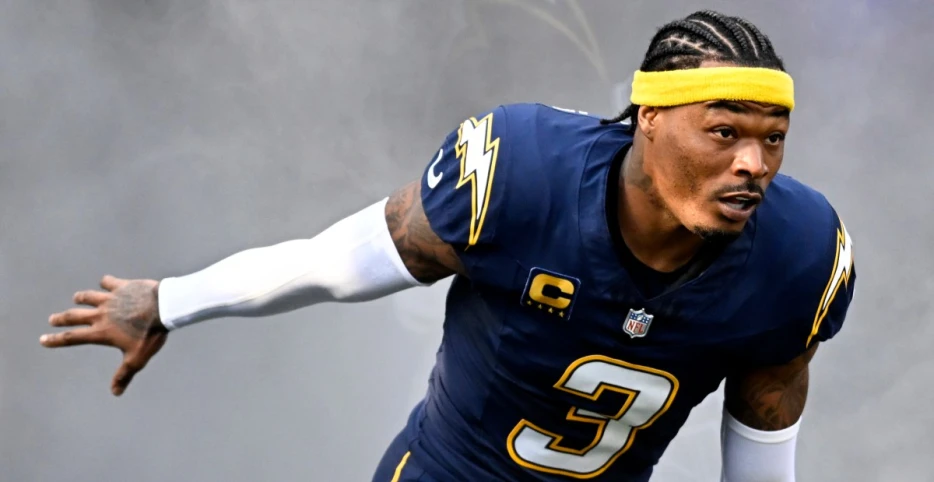 Chargers S Derwin James, LB Del’Shawn Phillips earn 2nd-Team All-Pro honors