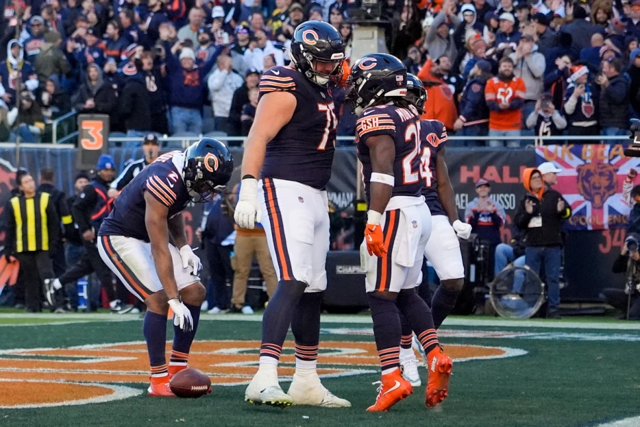 Bears LT Ozzy Trapilo Out For Season With Patellar Injury
