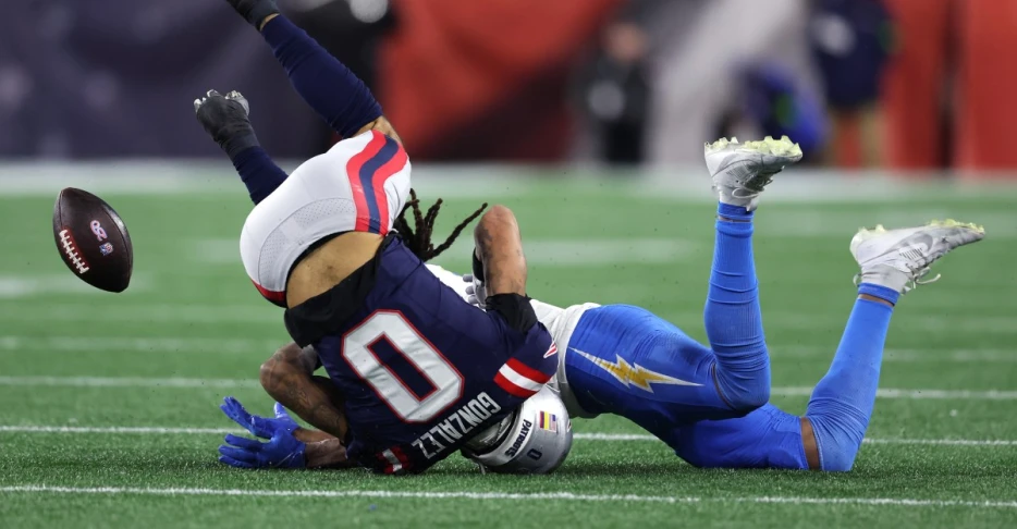 Christian Gonzalez Injury: Mike Vrabel Comments After Star’s Exit