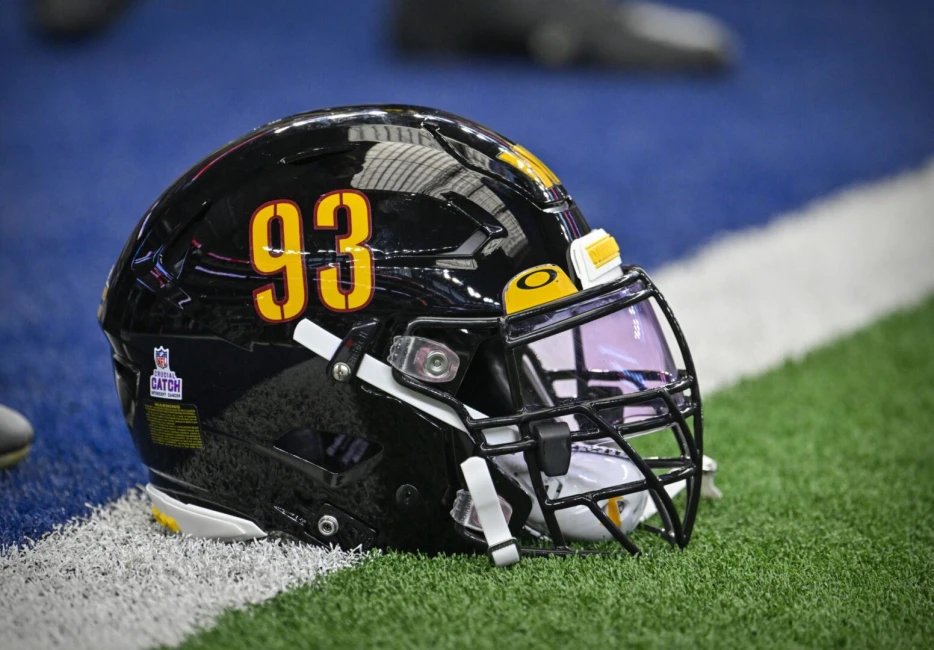 Commanders Sign DE Andre Carter To Futures Contract