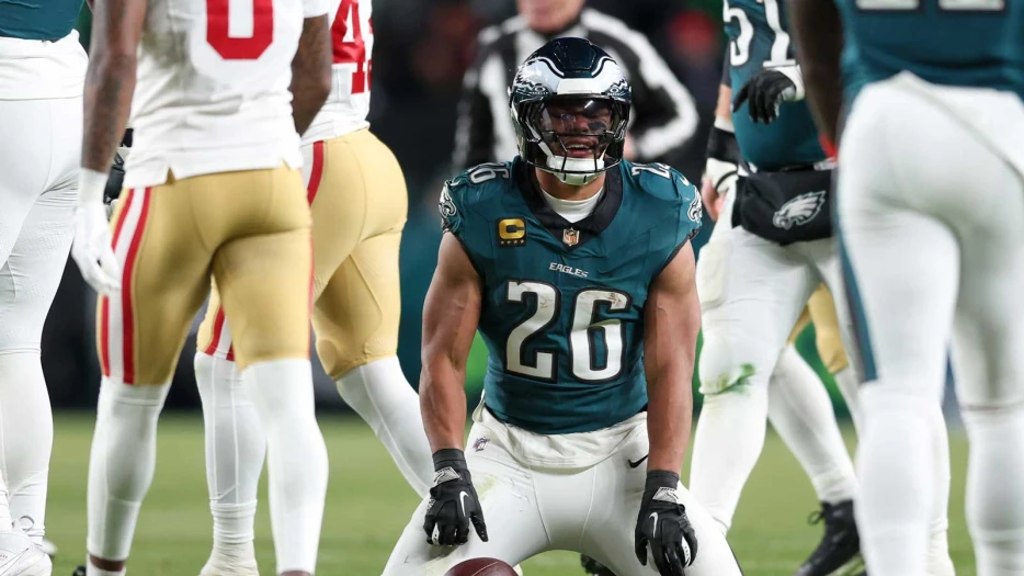 Eagles RB Saquon Barkley suffers injury scare after brutal hit vs. 49ers