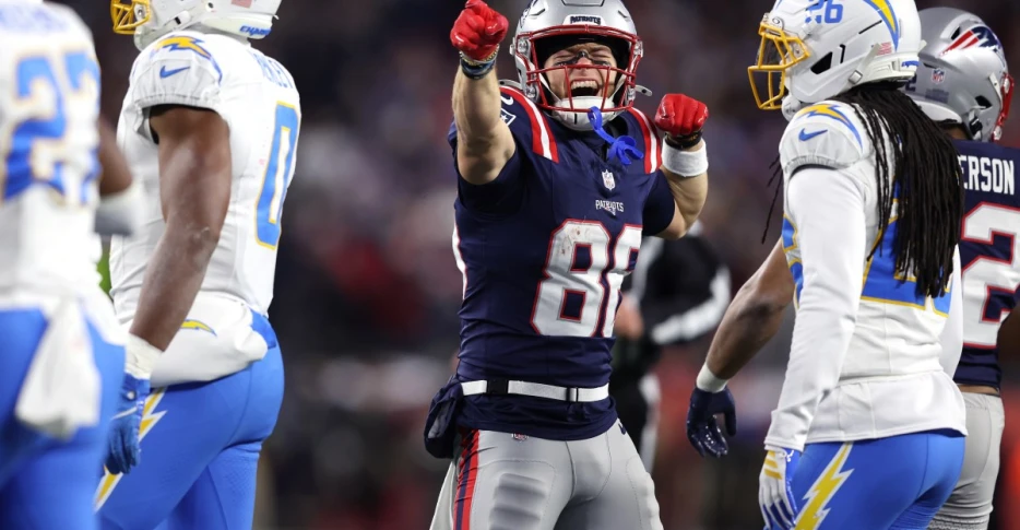 Fan Notes from the Patriots’ 16-3 win over the Chargers