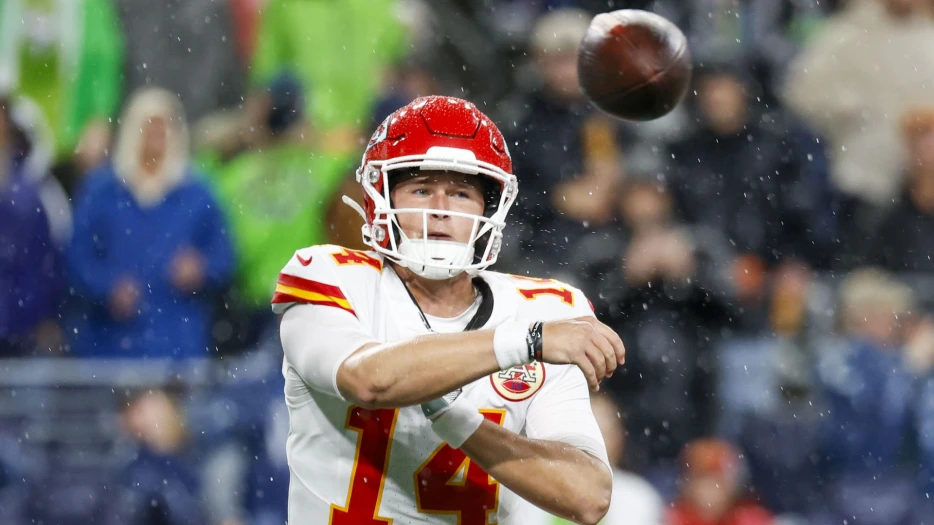 Former Patriots Quarterback Reportedly Signs Contract With Jets