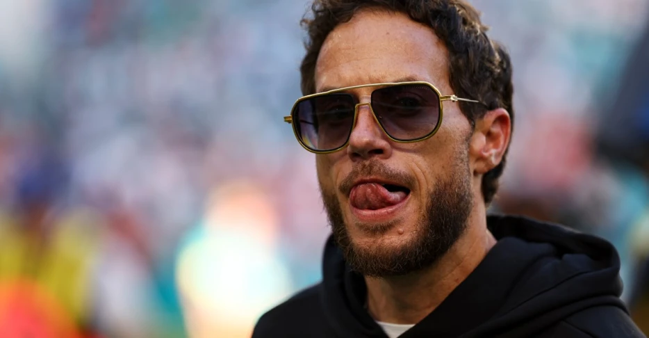 Mike McDaniel to interview with four teams for head coaching vacancies this week