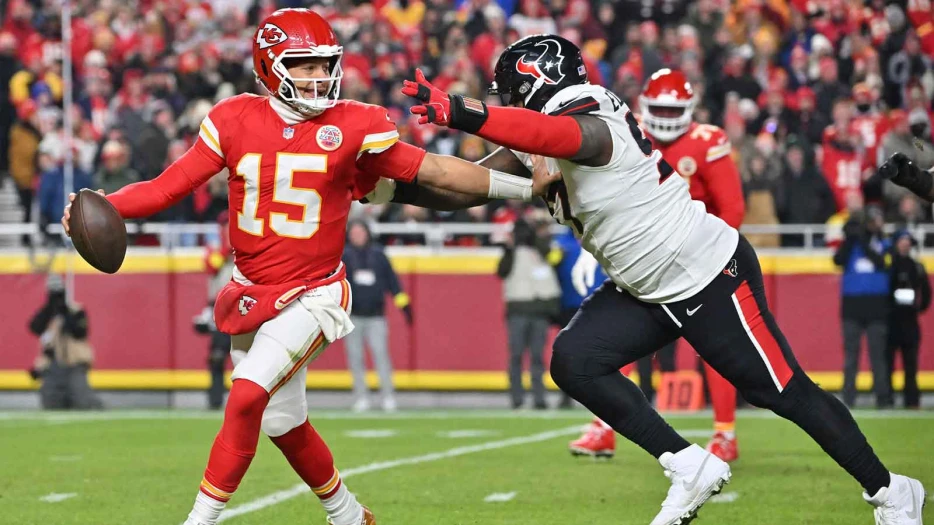 Patrick Mahomes wearing Oregon jersey resurfaces after Dylan Raiola commitment