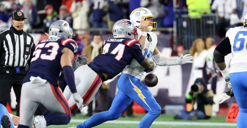 Patriots links 1/12/26: Defense headlocks, noogies Chargers into submission