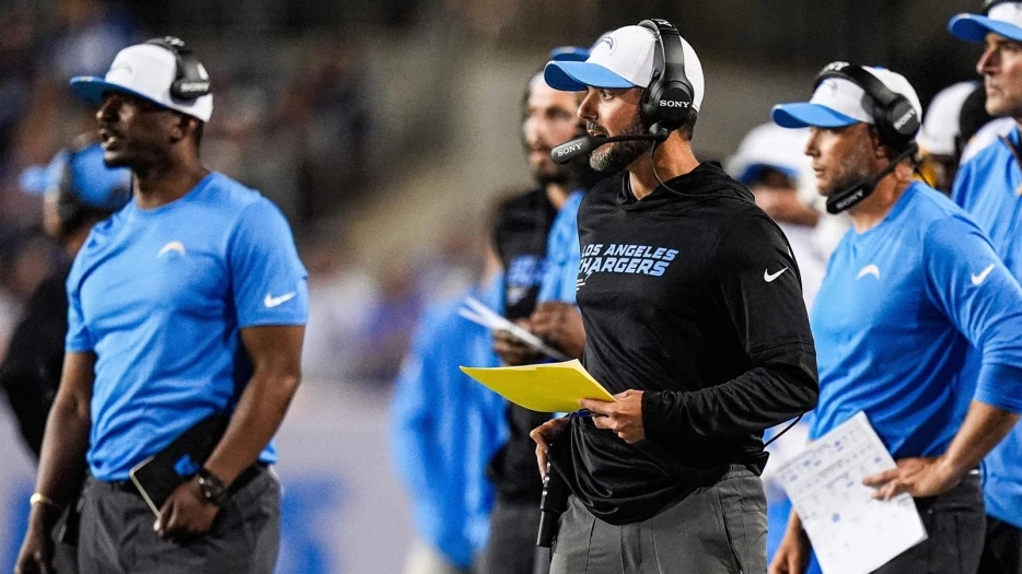 Ravens, Raiders among 4 Chargers’ Jesse Minter head coach interview requests