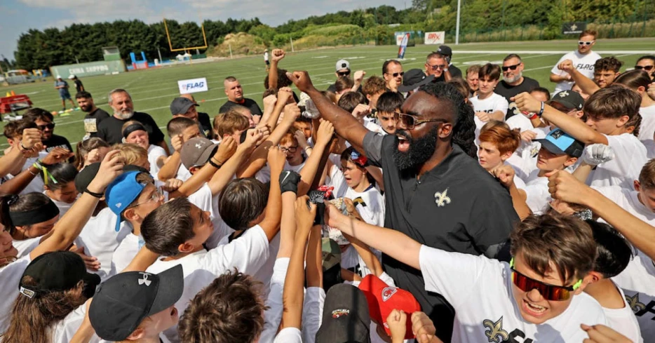 Saints LB Demario Davis, Devoted Dreamers Foundation and The 18th Ward team up to host flag football tryouts