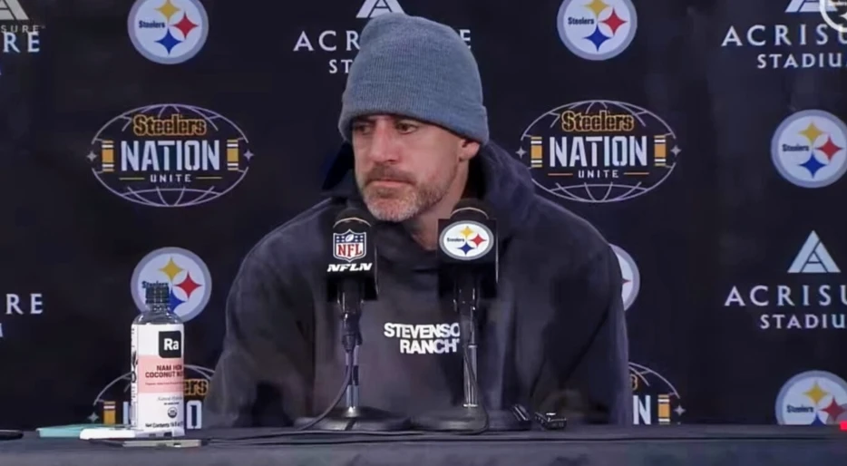 Aaron Rodgers Snapped At Reporter With F-Bomb Message &amp; Stormed Out Of Press Conference After Loss To Texans [VIDEO]
