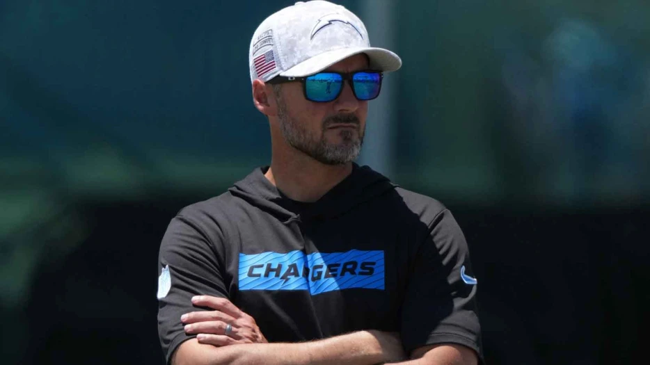 Cardinals, Dolphins headline updated Chargers’ Jesse Minter head coach interview requests