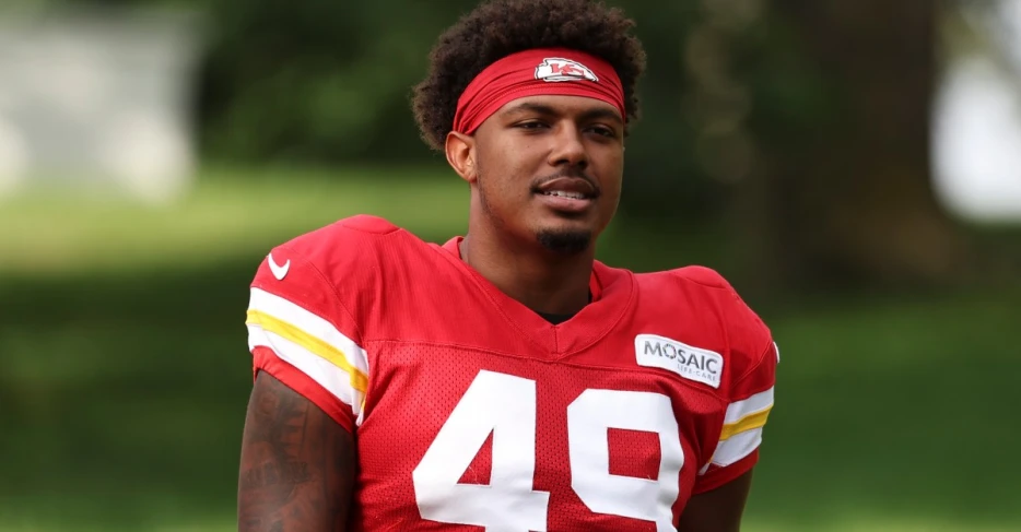 Chiefs keep tight end Tre Watson as practice squad contracts expire