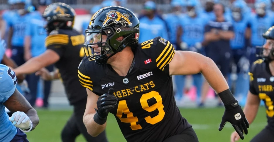 Colts sign former CFL standout linebacker Devin Veresuk to reserve/future contract